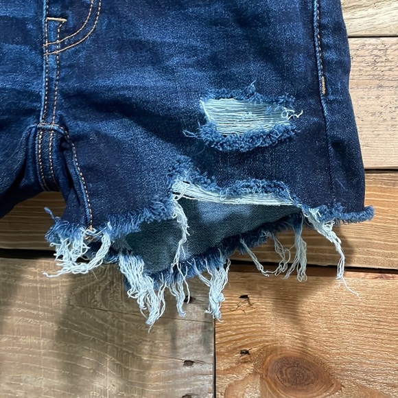 American Eagle Women’s Shorts Stretch Distressed Blue. A - Picture 2 of 9